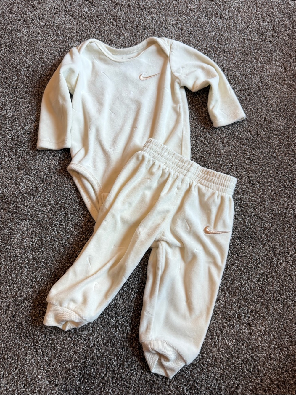 Nike Cream/Off-White Baby Bodysuit and Pants Set